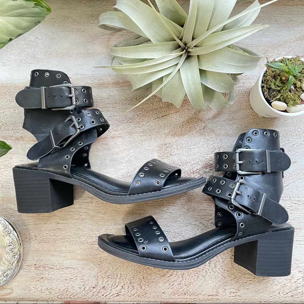 SOLD🕷 MIA black strappy buckle sandals with grungey grommet embellishments 🕷 - Picture 1 of 9